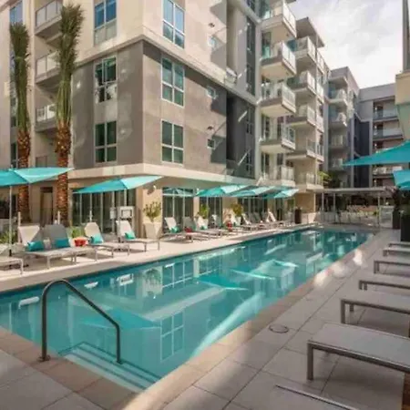 Luxury Spacious 2 Bd Apt Pool Gym Americana
